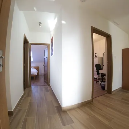 Apartment Gate *