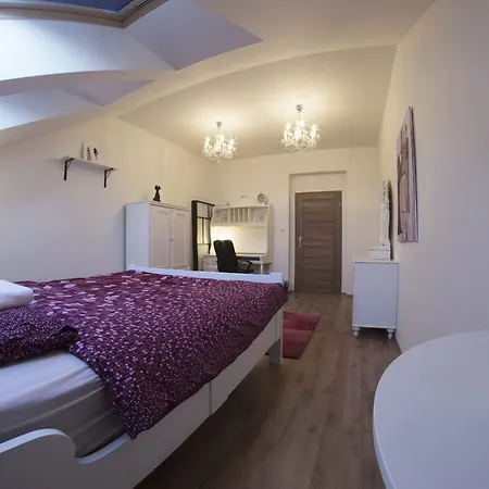 Gate Apartment *