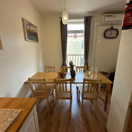Gate Apartment *